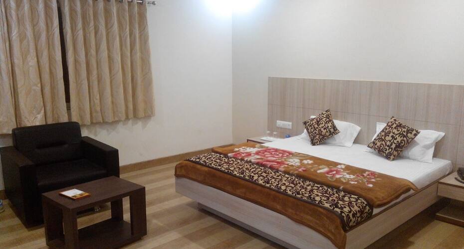 Hotel FavourEat, Bharuch 3